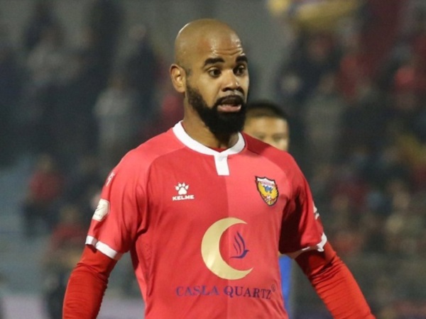 Ngoại binh sút hỏng tới 2 quả 11m, 'hiện tượng V.League' thua ngược cay đắng ở phút bù giờ