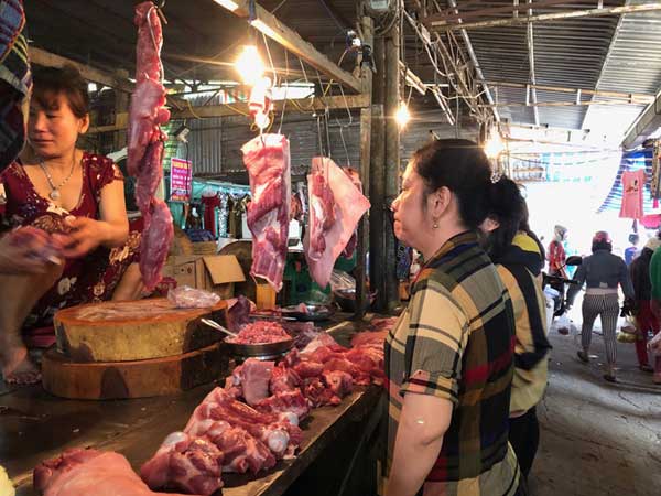 Heo hơi tiếp tục tăng giá, tiểu thương chợ sỉ khóc ròng vì ế