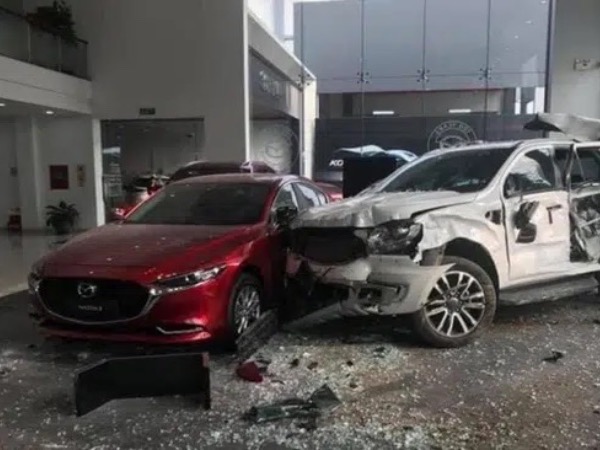Khởi tố nữ tài xế tông chết người trước cửa showroom ở Phú Thọ