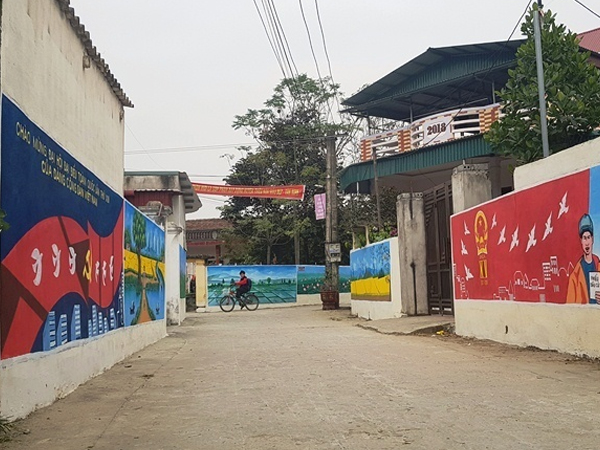Thôn ở Thanh Hóa vẽ hơn 200m2 tranh bích họa quanh làng