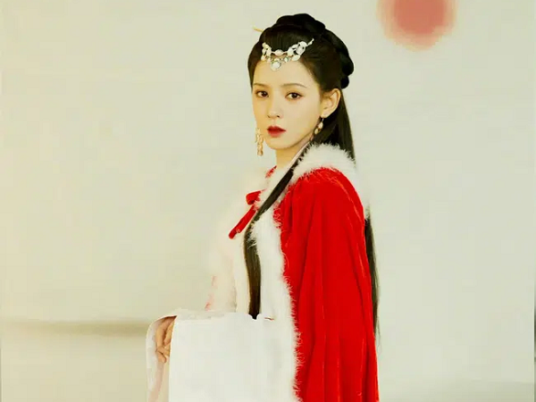Trương Dư Hi cosplay Vương Chiêu Quân được khen đẹp nức nở, có đủ vượt qua Dương Mịch không?