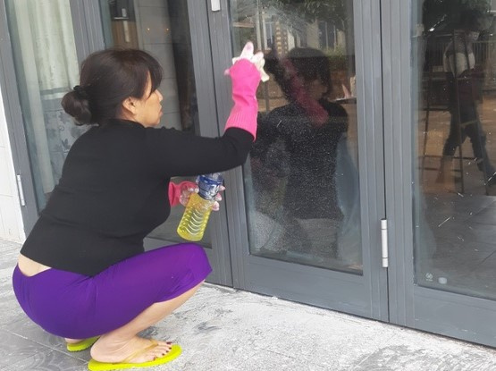 Một gia đình bị tạt sơn, mắm tôm 8 lần trong một tháng