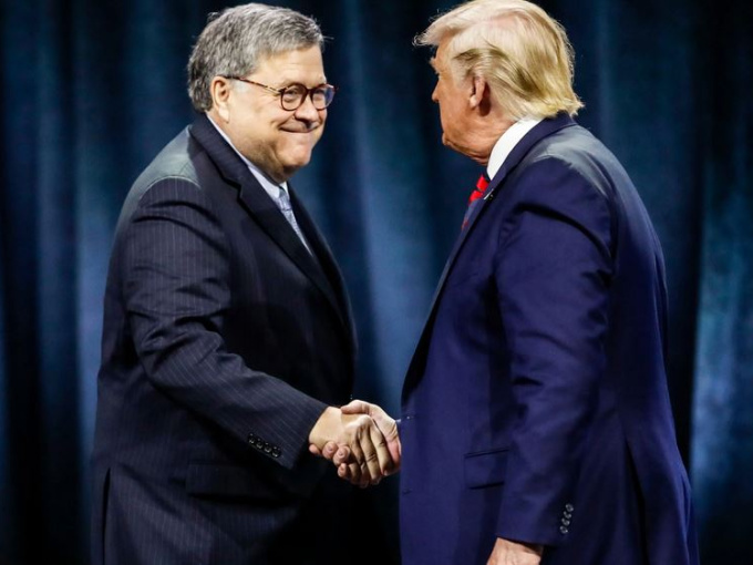 Cựu bộ trưởng Tư pháp Mỹ nói nhóm luật sư của tổng thống Trump là 'lũ hề'