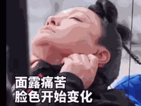 Châu Tấn diễn xuất thần cảnh bị siết cổ ở phim mới, lại còn liên tục kêu nhân viên hậu trường 'mạnh tay lên'