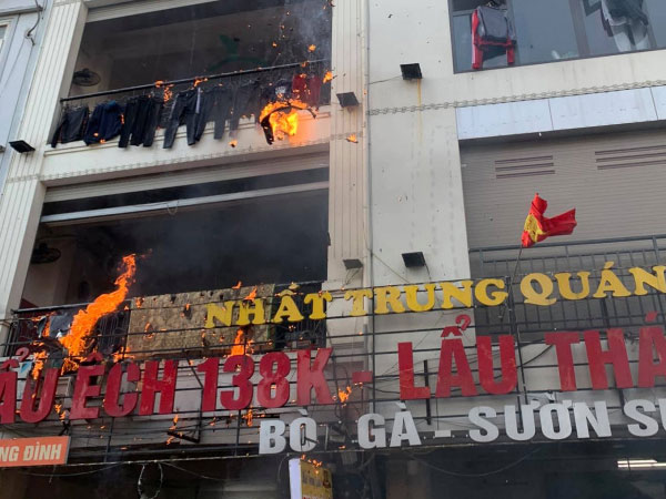 Cháy lớn tại một quán lẩu 5 tầng ở Thượng Đình, Hà Nội