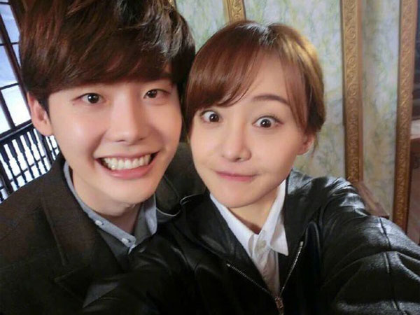 Sốc: Lee Jong Suk bất ngờ bị réo tên giữa bê bối của Trịnh Sảng, nghi vấn là 'bạn sex', lộ dấu vết ở cổ lúc ngoại tình