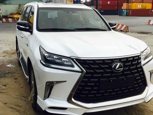 Loạt SUV nhập tư đa dạng phiên bản và 'option' đổ bộ Việt Nam làm khó xe chính hãng
