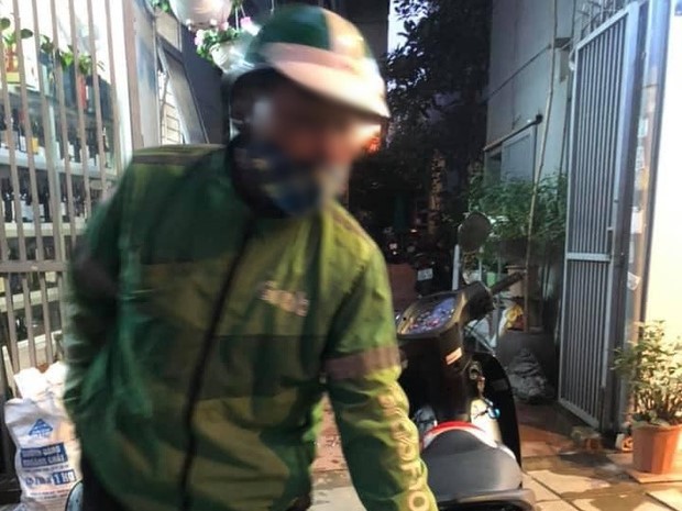 Xôn xao chuyện cô gái từ miền Trung ra Hà Nội gọi xe không qua app, liền bị tài xế trung niên 'hét giá' 300k cho 7km