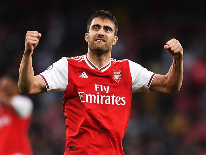 Arsenal hủy hợp đồng với Sokratis trước thời hạn
