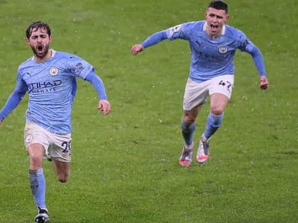 Man City vượt khó trước Aston Villa