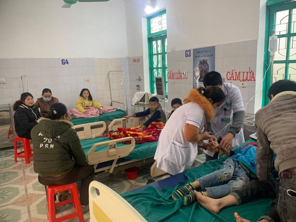 7 học sinh tiểu học nhập viện nghi ngộ độc