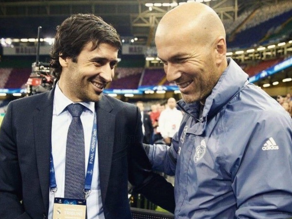 Real xem xét đưa Raul lên thay Zidane