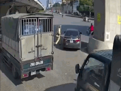 Video: CSGT nhờ xe ôm đuổi theo xe ô tô vi phạm và cái kết gây tò mò