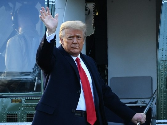 Ngân hàng đóng tài khoản của Trump