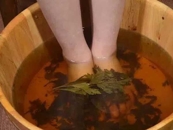 Mùa đông ngâm chân rất tốt cho sức khỏe, nhưng nhóm người này tuyệt đối đừng làm, nếu không sẽ nguy hiểm đến tính mạng