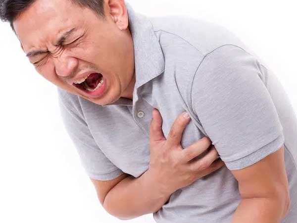 Người đàn ông 29 tuổi bị nhồi máu cơ tim qua đời, cảnh tượng sau cánh cửa chính là thủ phạm gây nên bi kịch