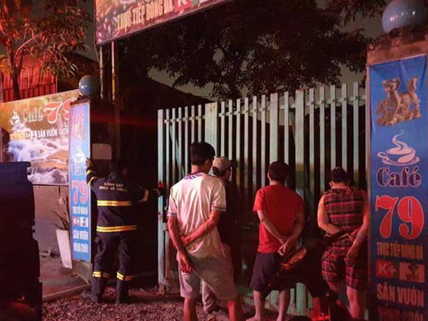 Thanh niên ôm bình gas, can xăng la hét doạ chết trong quán cà phê