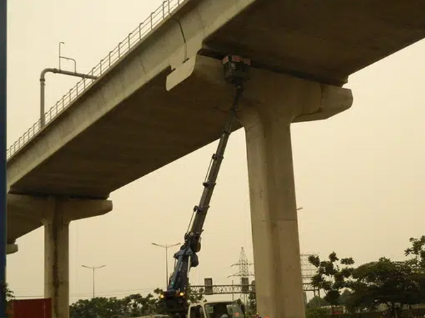 Thay gối cao su cho tuyến metro Bến Thành - Suối Tiên vừa bị rơi thế nào?