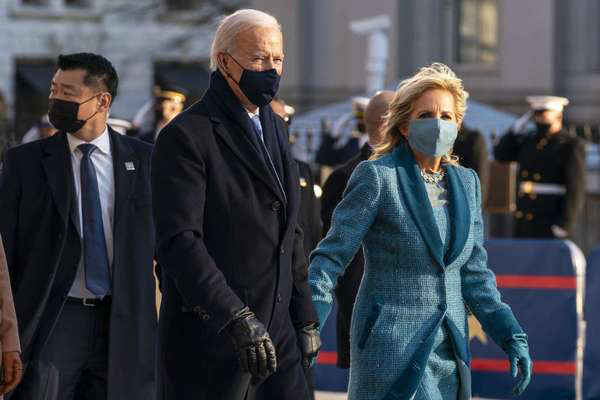 Vệ sĩ gốc Á của ông Biden 'nổi như cồn' bởi lý do bất ngờ