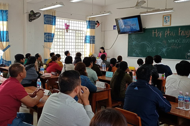 Cô giáo gây sốt với buổi họp phụ huynh có 1-0-2, dân tình nhìn vào chỉ muốn xin chuyển lớp