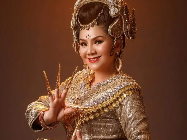 NSƯT Tú Sương: 20 năm sống với nỗi đau thể xác, cách xa chồng nửa vòng trái đất
