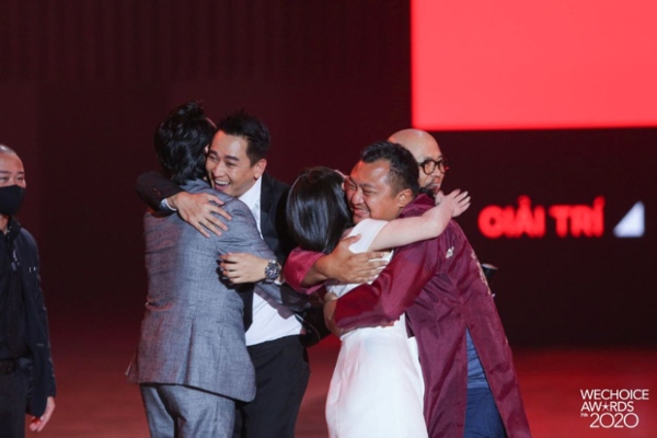 Tiệc Trăng Máu ẵm trọn siêu cúp Phim điện ảnh của năm tại WeChoice Awards 2020
