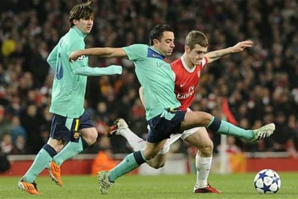 Jack Wilshere 'cà khịa' Xavi, Iniesta khi được hỏi về trận đấu năm xưa