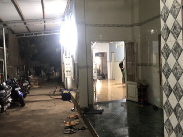 Người bố chết lặng khi thấy con 14 tuổi tử vong trong phòng
