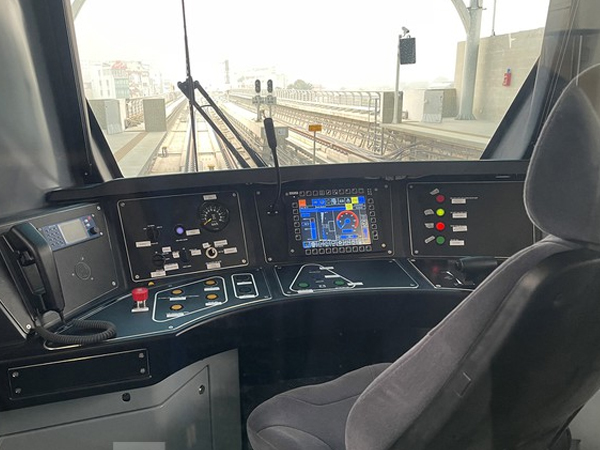Nội thất hiện đại của tàu tuyến metro Nhổn - ga Hà Nội
