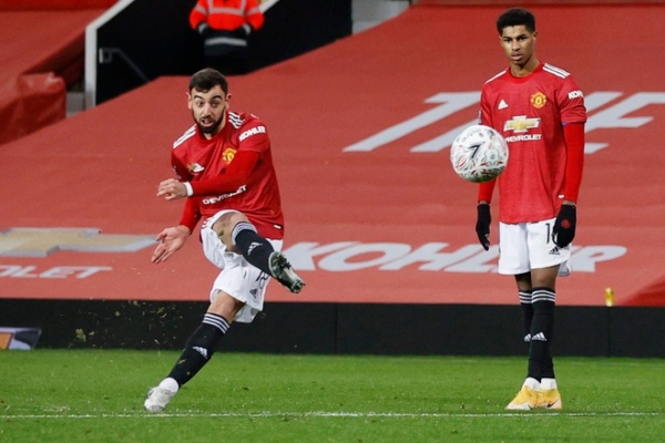 Bruno Fernandes chia sẻ nguyên nhân giúp pha sút phạt quyết định thành công