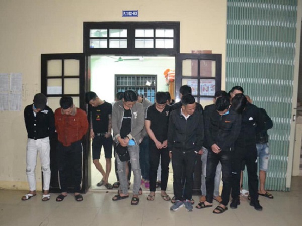 Kiểm tra nhà nghỉ lúc nửa đêm phát hiện 22 nam nữ dương tính ma túy