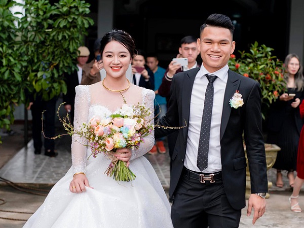 Vợ Xuân Mạnh khoe nhan sắc rạng ngời trong ngày cưới