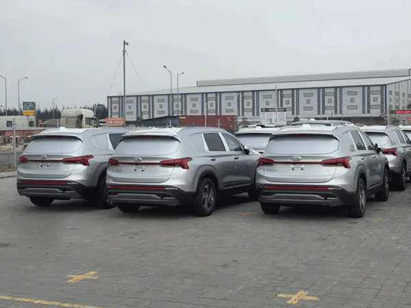 Xuất hiện lô cả chục xe Hyundai Santa Fe 2021 tại Việt Nam với đặc điểm lạ ở phía sau