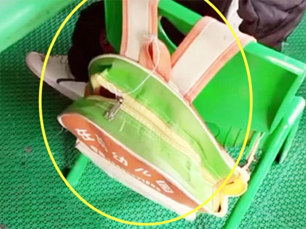 Phát hiện cặp sách của học sinh có 'bí mật', cô giáo tìm hiểu rồi ngỡ ngàng vì cách phụ huynh dạy con