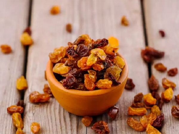 Tác dụng khi ăn một vài hạt nho khô mỗi ngày