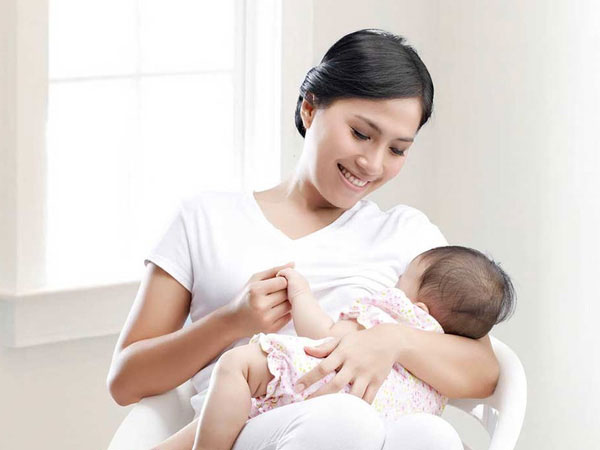 Thưởng tiền hoặc hiện vật cho phụ nữ sinh đủ 2 con trước 35 tuổi ở 21 tỉnh, thành