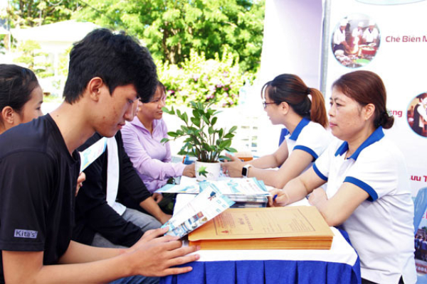 Sinh viên mới ra trường cần làm gì để nhanh có việc làm?