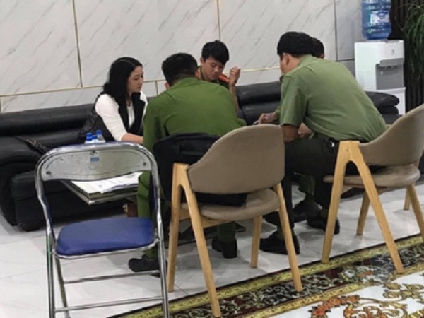 Nhóm người tự xưng phóng viên xin tiền doanh nghiệp để làm tất niên