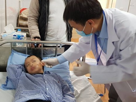 Hà Nội: Bé trai 8 tuổi bị chó béc-giê nhà bà nuôi cắn rách mặt và môi