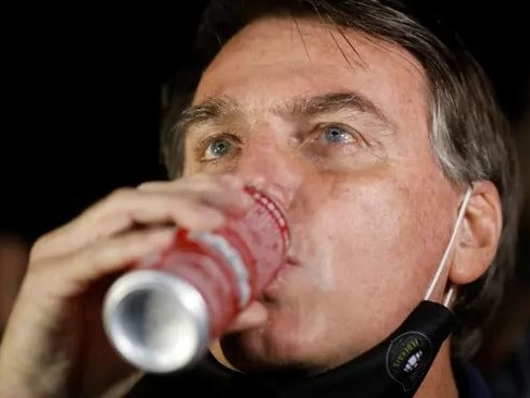 Brazil tranh cãi về chi phí mua sữa cho tổng thống Jair Bolsonaro