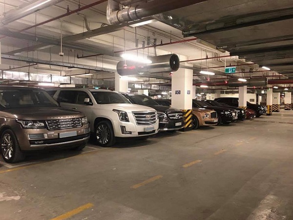 Choáng váng với dàn xe hơn 100 tỷ trong một hầm gửi xe ở Hà Nội