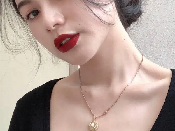 5 thỏi son đỏ đẹp rụng rời và đáng để đầu tư nhất Tết này: Nhan sắc tăng vọt chỉ sau một lần lướt trên môi