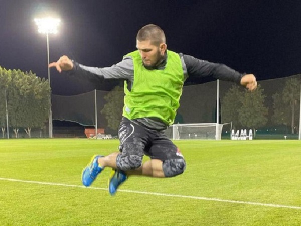 Khabib bất ngờ được CLB bóng đá gửi lời mời thi đấu, chỉ cần gật đầu là có hợp đồng chính thức