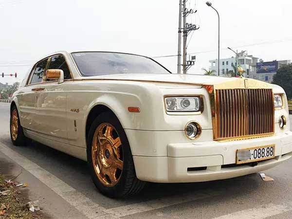 Rolls-Royce Phantom mạ vàng, biển cực vip xuất hiện ở Hải Dương