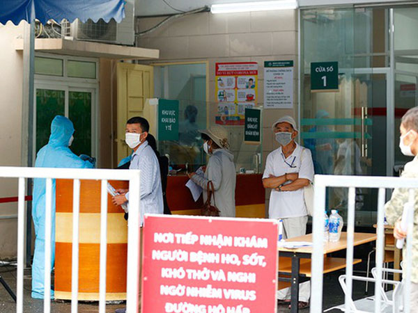 Bệnh viện Bạch Mai tạm dừng thăm hỏi bệnh nhân tại khu điều trị nội trú