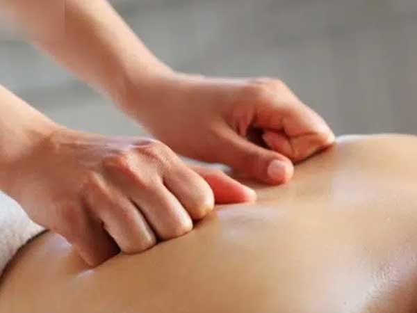 Bị đầy hơi, chướng bụng hay táo bón, chỉ cần day bấm 5 huyệt vị 'vàng mười' này là xong!