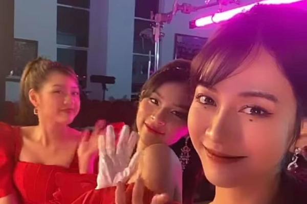 Khoảnh khắc Lê Bống, Phí Phương Anh và Trần Thanh Tâm hội tụ: Cả một trời thị phi