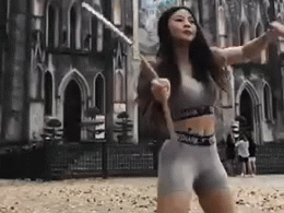 Clip hotgirl múa côn nhị khúc thân hình nóng bỏng 'chuốc say' dân tình