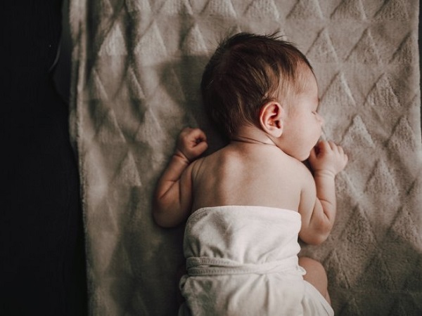 Bà mẹ đánh con gái 3 tháng tuổi gãy xương vì trầm cảm sau sinh