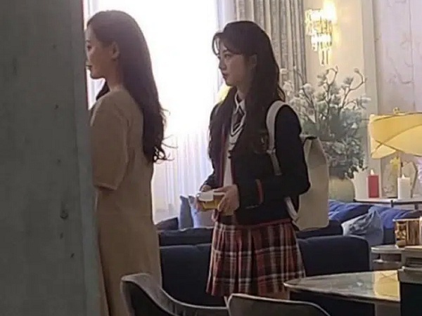 Cuộc chiến thượng lưu lộ phần 2: Oh Yoon Hee 'tái sinh' với tóc dài cực xinh, Bae Ro Na cũng sang không kém